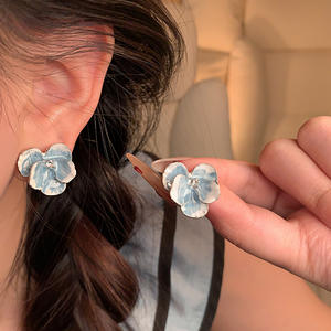 Colgante botánico de estilo de pintura al óleo de moda, diseño delicado versátil, joyería de oreja de Metal para mujer, accesorios de vacaciones en la playa - Product Image 3