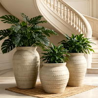 Pot de fleurs en fibre de verre de 3 tailles, en forme de jarre, à rayures horizontales en relief, design minimaliste moderne, grand pot de sol pour hôtel et villa