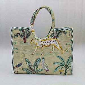Bolso de Mano con Estampado de Selva, Bolso Tote de Hombro Acolchado de Algodón Indio - Product Image 1