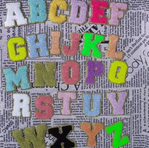 Parches de Letras de Chenilla de 2.16 Pulgadas de la <span class=keywords><strong>A</strong></span> <span class=keywords><strong>a</strong></span> la Z, Termoadhesivos, 10 Colores, Parches de Letras de Chenilla con Brillantina para Ropa, Venta al Por Mayor - Product Image 1