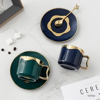 Tasse à café moderne minimaliste en céramique écologique réutilisable avec soucoupe gaufrée petite et raffinée, ensemble 220 ml, pour le thé de l'après-midi haut de gamme