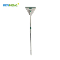 Nouvelle serpillière manuelle en acier pour murs avec manche télescopique, essoreuse intégrée, base triangulaire, grattoir pour plinthes et raclette de nettoyage de plafond