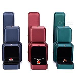 Cajas de Joyería de Cuero PU Cepillado Premium Personalizadas al por Mayor en Verde, Azul y Rojo para Collares, Pulseras, Anillos y Aretes - Product Image 4
