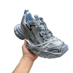 Zapatillas Deportivas Unisex Blancas con Malla Gruesa, Detalles de Cordones Múltiples y Diseño de Dibujo para Streetwear - Product Image 3