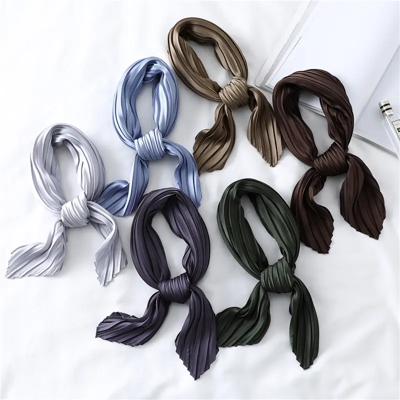 Yucat 70X70cm Großhandel Platz Haar Schals Damen Benutzerdefinierte Einfarbig Plissee Satin Seide Hals Schal Für Mädchen