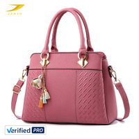 Sacs fourre-tout en cuir à motif litchi personnalisés en gros pour femmes, sacs à bandoulière tendance avec pompon et logo personnalisé