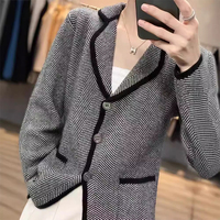 Vente en gros Automne Nouveauté Pull à rayures à manches longues à poitrine ouverte pour femmes