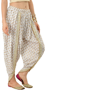 Pantalon thaïlandais en soie indienne pour femmes Shubh Exim. Design Boho Wrap, imprimé floral bleu rose, motifs Paisley, inserts dorés. Taille élastique haute - Product Image 1
