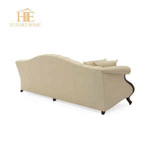 Canapé rembourré en tissu Teddy imitation fourrure de mouton Kali de Meridian Furniture pour salon - Product Image 4