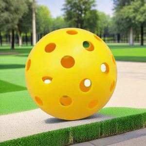 Balle de pickleball moulée élastique - 40 trous, qualité tournoi intérieur/extérieur, avec options multicolores - Product Image 4