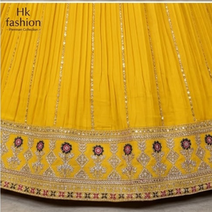 Lehenga Choli jaune brodé de créateur pour femmes, idéal pour les mariages, les festivals et les fêtes, tenue de mariée traditionnelle Ghagra Chaniya Choli - Product Image 4