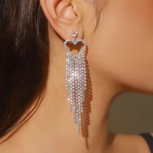 Pendientes Largos de Moda Europea y Americana con Diseño de Mariposa, Borla de Melocotón Exagerada, Cadena de Garra con Diamantes de Imitación - Product Image 3