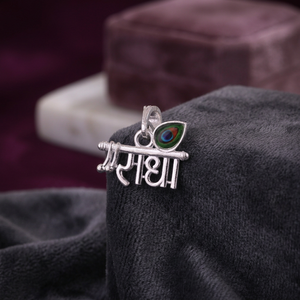 Pendentif en argent sterling 925 avec le nom Radha, flûte Bansuri et émail en forme de plume de paon, bijoux religieux traditionnels - Product Image 2