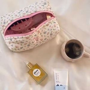 Quilted Floral Women's Fluffy Cotton Makeup Bag Zipper Closure <b>Large</b> Capacity Travel Cosmetic Organizer Durable Fashion Design - Product Image 3