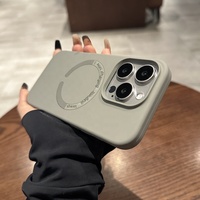 Vloeibare siliconen magnetische oplaadhoes voor 18 Pro Max 16/14 modellen, grote valbescherming