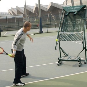 Máquina de Práctica de Tenis con Capacidad para 150 Pelotas, Equipo de Entrenamiento Resistente para Exteriores - Product Image 1