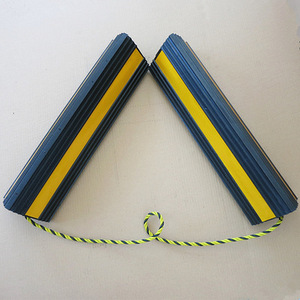 Butée de roue en caoutchouc pour aviation 455*165(15)*150mm avec corde - Product Image 4