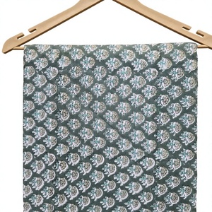 Elegante tela verde oscuro estampada a mano con motivos florales intrincados y repetitivos en tonos de blanco, verde azulado y beige. - Product Image 1