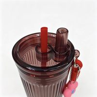 Gobelet mignon et écologique de 700 ml, bouteille d'eau sans BPA de qualité alimentaire avec paille, poignée et couvercle avec boucle de suspension