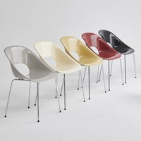 Chaise de salle à manger légère de style crème avec pieds en métal, design de dossier moderne et minimaliste pour écoles, cafés et salons de thé