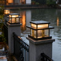 Lampe de poteau LED carrée étanche IP65 de conception récente avec base E27, abat-jour en verre solaire en acier inoxydable, lampe de poteau extérieure