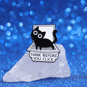 Sming Pins Black Cat Esmalte Pins Custom PENSAR <span class=keywords><strong>ANTES</strong></span> <span class=keywords><strong>DE</strong></span> HACER CLIC Broches Insignias <span class=keywords><strong>de</strong></span> solapa TRABAJANDO DESDE CASA Joyería divertida - Product Image 3