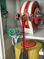 Stabilisateur de tension monophasé 20 kVA avec écran LCD - Régulateur de tension automatique (modèle TND) pour usage industriel SVC