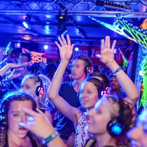 สนุกยิ่งขึ้นด้วยหูฟัง Silent Disco ตัดเสียงรบกวน 3 ช่องสัญญาณ เทคโนโลยี RF แบตเตอรี่แบบชาร์จได้-ยอดเยี่ยม - Product Image 2