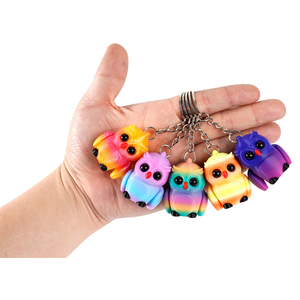 Vashine <span class=keywords><strong>3D</strong></span> In <span class=keywords><strong>Owl</strong></span> Đầy Màu Sắc Keychain Hành Động Hình Động Vật Vui Đồ Chơi Ba Lô Trang Trí Mặt Dây Chuyền Sáng Tạo Giải Nén - Product Image 3