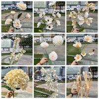 Nouvelles fleurs artificielles colorées pour mariage |   Hydrangeas et roses artificielles en plastique pour allée de mariage intérieure, fleurs douces et réalistes
