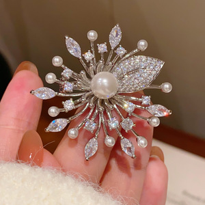 Broches Ultra Elegantes de Latón con Circonita Transparente en Forma de Fuegos Artificiales, Broche Infantil Versátil, Joyería de Moda - Product Image 2