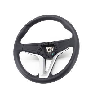 Volant de direction ergonomique de style sportif à 3 branches en cuir noir avec garniture argentée pour pièces de direction de véhicule - Product Image 1