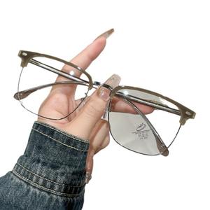 Lunettes de vue rectangulaires TR 31157 unisexes, monture moyenne, verres PC anti-lumière bleue pour hommes et femmes - Product Image 4