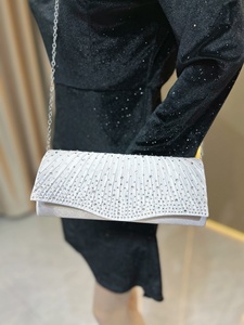 Borsa da sera plissettata da donna 2026 con glitter dorati, pochette a tracolla con catena, borse da festa per matrimonio, stile lungo, borse a mano con strass - Product Image 4