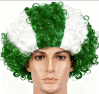 Perruque Afro pour supporters de sport, idéale pour les matchs de football, les défilés de carnaval, les fêtes d'Halloween, les cosplay et comme accessoire photo. Vente en gros.