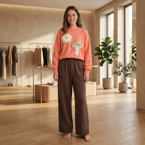 Ensemble 2 pièces pour femme : Sweat-shirt col en V corail et pantalon large marron avec appliques florales marguerite et champignon en polyester à taille élastique - Product Image 1