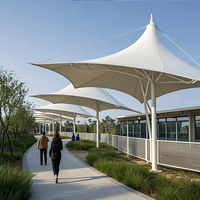 Structure de membrane tendue pour aire de jeux communautaire, avec structure en acier, imperméable, résistante au feu et aux UV, auvent paysager en PVDF