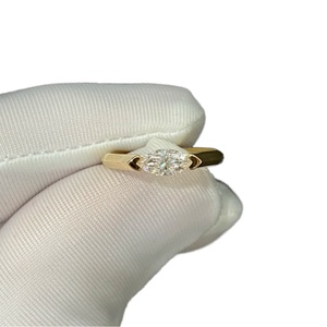 Bague de fiançailles solitaire tendance pour femme en or 750 (14K/18K) avec diamant de laboratoire HPHT CVD VVS1, bijoux fins personnalisés - Product Image 1