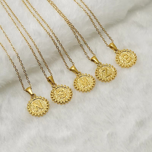 Collier avec initiale de lettre anglaise A-<span class=keywords><strong>Z</strong></span>, pendentif en forme de cœur, collier en or 18 carats imperméable pour femmes et filles, bijoux de mode - Product Image 1
