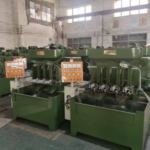 Machine de taraudage automatique hautement efficace à 4 axes contrôlée par PLC pour la fabrication d'écrous et de boulons, avec surveillance à distance et quatre broches porte-roulements - Product Image 6