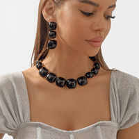 KISSWIFE 2024 Nouvelle Mode Ensemble de Bijoux Collier et Boucles d'Oreilles Carrés en Cristaux Colorés Réglables pour Femmes