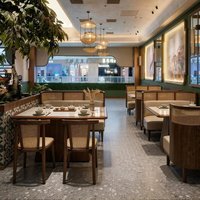 Ensemble table et chaises de style rétro en bois massif et rotin tressé pour plus de 10 personnes, idéal pour les salons de thé, restaurants occidentaux, restaurants à thé, usage commercial