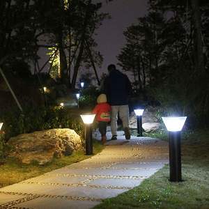 Vente en gros de lampes solaires pour pelouse, jardin, cour, avec une grande batterie de 6400 mAh, étanches IP65, pour l'extérieur - Product Image 5