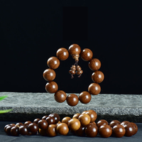 Tasbih Pria dari Kayu Cendana Hijau Alami, Kayu Rosewood, Bunga Pir Kuning, dan Kayu Agarwood
