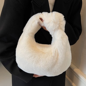 Bolso de Mano de Felpa con Pelo Sintético de Conejo, Novedad de Invierno 2025, Estilo Popular en Redes, para Mujer, Venta al por Mayor - Product Image 1