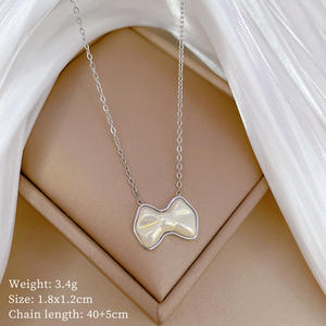 Collier Pendentif Nœud G Fashion en Alliage de Zinc avec Perles et Breloque Nœud en Perle d'Eau Douce, Plaqué Or 18K, Tendance Minimaliste, Cadeau Unisexe - Product Image 2