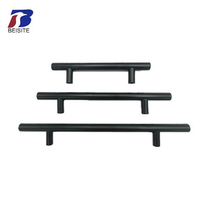 Kenop Gagang Pintu Lemari Dapur/Kamar Tidur Bentuk T dari Baja Anti Karat dengan Motif Bunga Gulung Hitam Emas Kontemporer Mewah - Product Image 3