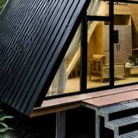 Villa Modulaire Préfabriquée de Luxe en Acier, Cabane Triangulaire A-Frame avec Intérieur Complet pour Glamping, Airbnb, Jardin ou ADU