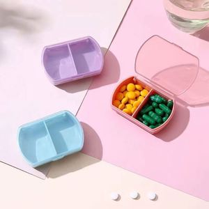 Organisateur de pilules hebdomadaire portable en PP de qualité alimentaire, petit format carré, étanche, avec conception anti-enfants, capacité 7 jours, respectueux de l'environnement - Product Image 2