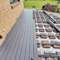 Planches de terrasse en WPC brossé, respectueuses de la peau, imperméables, pour extérieur, texture bois, avec installation par emboîtement